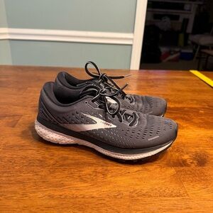 Women’s Brooks Ghost 13 gray shoes Charcoal Athletic Sneakers size 6.5